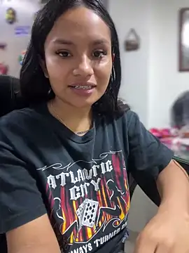 Snapshot of Riana_Kean chatting on 02/10/25, 11:02 Riana Kean online show from 02/10/25, 11:02