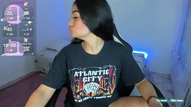 Snapshot of Riana_Kean chatting on 02/24/25, 12:20 Riana Kean online show from 02/24/25, 12:20