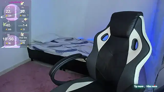 Snapshot of Riana_Kean chatting on 02/27/25, 10:31 Riana Kean online show from 02/27/25, 10:31