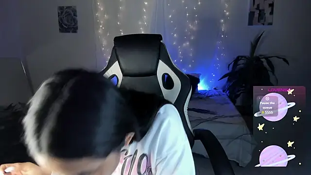 Snapshot of Riana_Kean chatting on 10/23/25, 02:11 Riana Kean online show from 10/23/25, 02:11