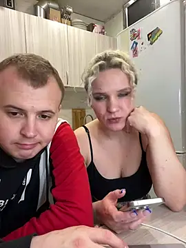 Snapshot of MrMrsRight chatting on 01/30/25, 05:17 MrMrsRight online show from 01/30/25, 05:17