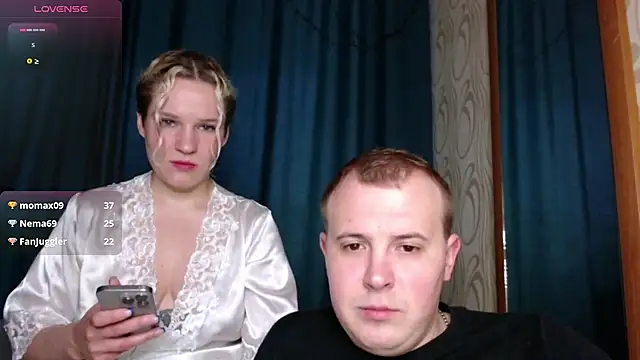 Snapshot of MrMrsRight chatting on 02/01/25, 12:37 MrMrsRight online show from 02/01/25, 12:37