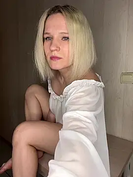 Snapshot of MrMrsRight chatting on 02/10/25, 04:36 MrMrsRight online show from 02/10/25, 04:36