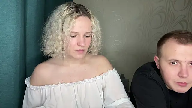 Snapshot of MrMrsRight chatting on 02/14/25, 07:23 MrMrsRight online show from 02/14/25, 07:23