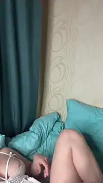 Snapshot of MrMrsRight chatting on 02/17/25, 08:15 MrMrsRight online show from 02/17/25, 08:15