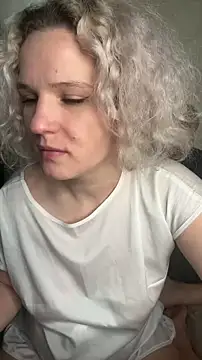 Snapshot of MrMrsRight chatting on 02/20/25, 11:53 MrMrsRight online show from 02/20/25, 11:53