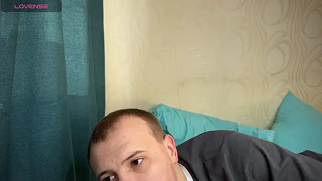 Snapshot of MrMrsRight chatting on 02/24/25, 09:53 MrMrsRight online show from 02/24/25, 09:53