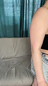 Snapshot of MrMrsRight chatting on 03/18/25, 08:14 MrMrsRight online show from 03/18/25, 08:14