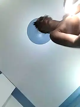 Snapshot of Winnie_- chatting on 12/05/24, 01:03 Winnie - online show from 12/05/24, 01:03