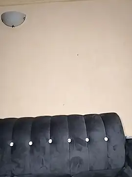 Snapshot of Winnie_- chatting on 02/06/25, 09:49 Winnie - online show from 02/06/25, 09:49