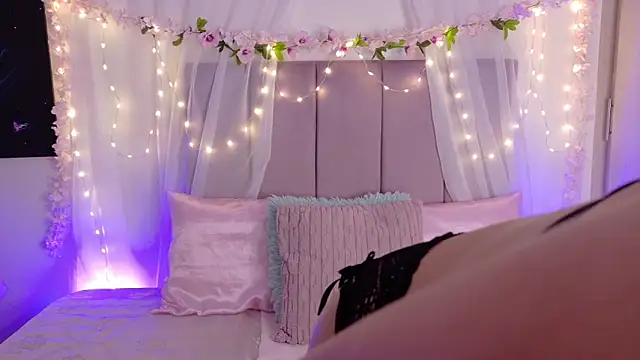 Julie Bennet online show from 03/24/26, 04:39