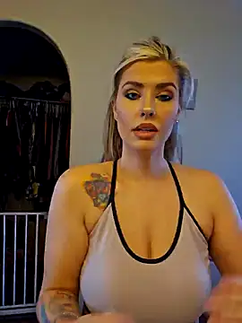 Snapshot of ellieconradxo chatting on 12/05/24, 04:01 ellieconradxo online show from 12/05/24, 04:01