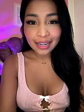 Snapshot of Pocahontascute_33 chatting on 10/22/25, 04:29 Pocahontascute 33 online show from 10/22/25, 04:29