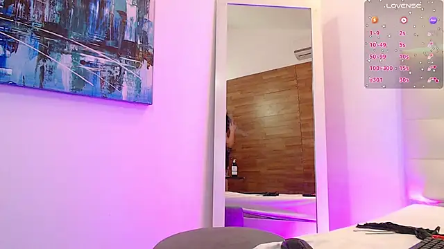 Snapshot of horny-juliette chatting on 02/06/25, 10:43 horny-juliette online show from 02/06/25, 10:43