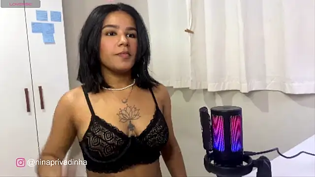 Snapshot of ninapego chatting on 02/21/25, 11:43 ninapego online show from 02/21/25, 11:43