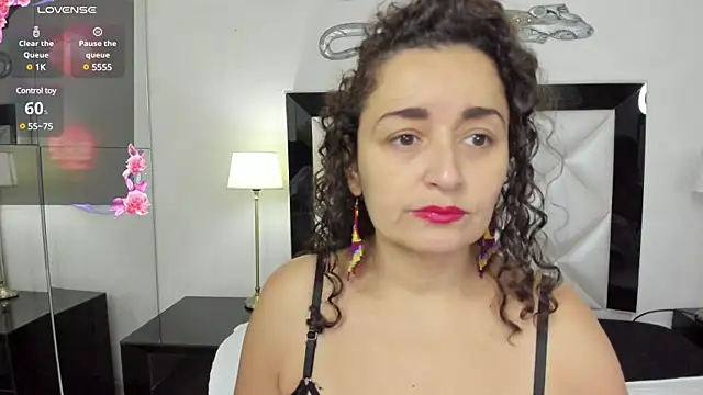 Snapshot of _luna__sweet_ chatting on 02/02/25, 02:59 luna sweet online show from 02/02/25, 02:59