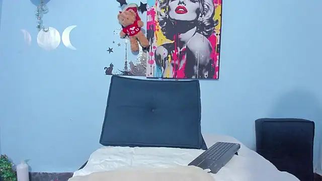 Snapshot of _luna__sweet_ chatting on 10/25/25, 01:57 luna sweet online show from 10/25/25, 01:57