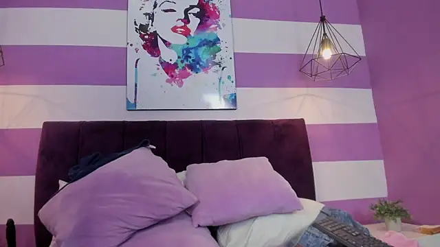 Snapshot of Alli_cooper chatting on 12/04/24, 03:32 Alli cooper online show from 12/04/24, 03:32