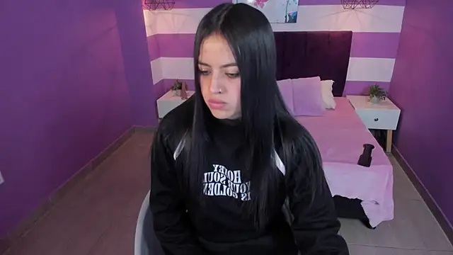 Snapshot of Alli_cooper chatting on 02/03/25, 12:36 Alli cooper online show from 02/03/25, 12:36