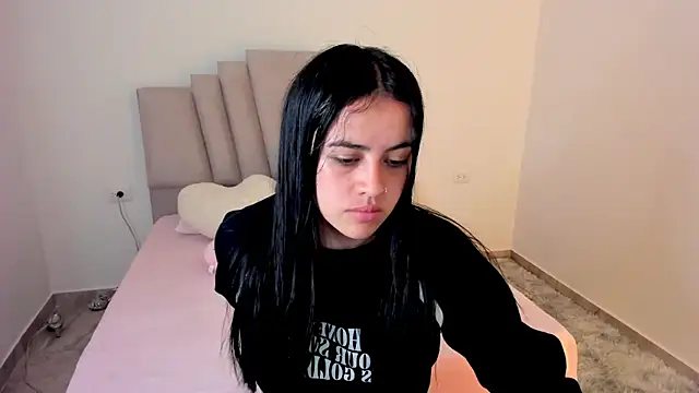 Snapshot of Alli_cooper chatting on 03/10/25, 07:07 Alli cooper online show from 03/10/25, 07:07