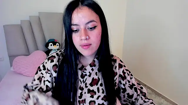 Snapshot of Alli_cooper chatting on 03/15/25, 04:24 Alli cooper online show from 03/15/25, 04:24