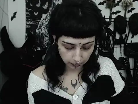 Snapshot of n0sferatus__ chatting on 05/06/26, 02:40 n0sferatus online show from 05/06/26, 02:40