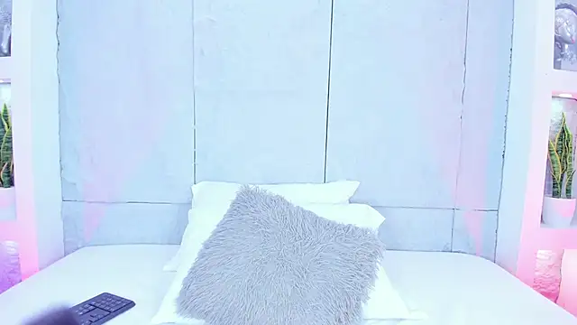 MiaCollson online show from 10/06/25, 05:43