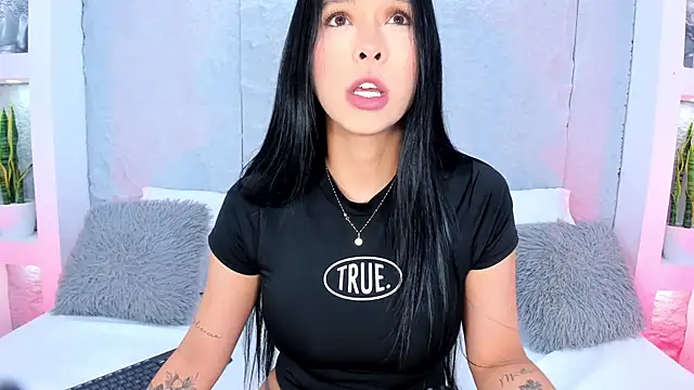 MiaCollson online show from 11/14/25, 05:33