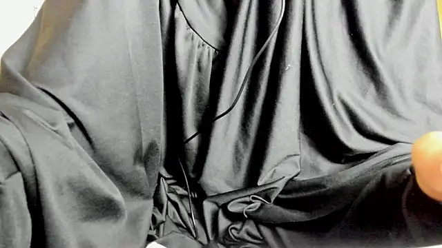 Snapshot of chaymae_nah_ chatting on 10/22/25, 06:46 chaymae nah online show from 10/22/25, 06:46