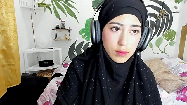 Snapshot of chaymae_nah_ chatting on 10/24/25, 11:12 chaymae nah online show from 10/24/25, 11:12