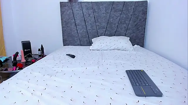 bella-black online show from 10/27/25, 11:20