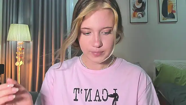 Snapshot of HanahCute chatting on 02/23/25, 05:23 HanahCute online show from 02/23/25, 05:23