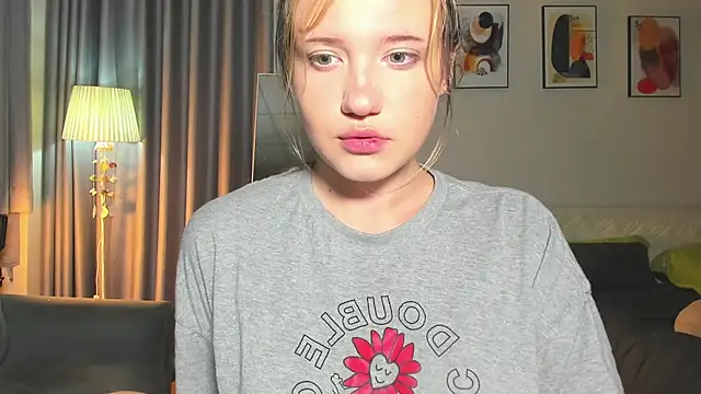 Snapshot of HanahCute chatting on 02/25/25, 11:00 HanahCute online show from 02/25/25, 11:00