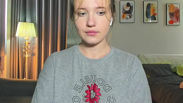 Snapshot of HanahCute chatting on 02/26/25, 02:04 HanahCute online show from 02/26/25, 02:04