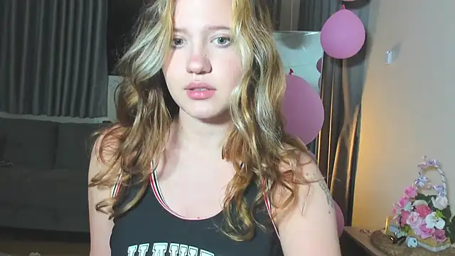 Snapshot of HanahCute chatting on 03/07/25, 05:28 HanahCute online show from 03/07/25, 05:28