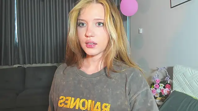 Snapshot of HanahCute chatting on 03/14/25, 12:32 HanahCute online show from 03/14/25, 12:32