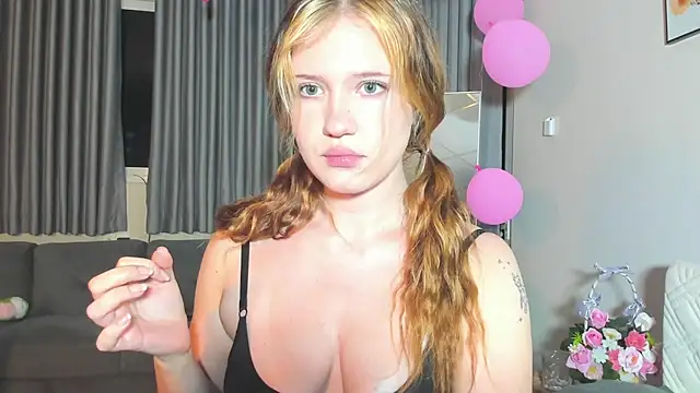 Snapshot of HanahCute chatting on 03/15/25, 06:43 HanahCute online show from 03/15/25, 06:43