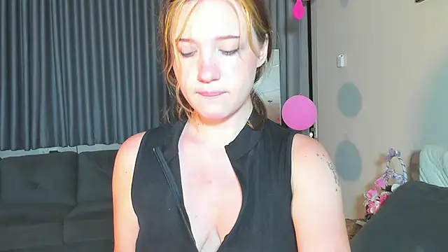 Snapshot of HanahCute chatting on 03/20/25, 09:24 HanahCute online show from 03/20/25, 09:24