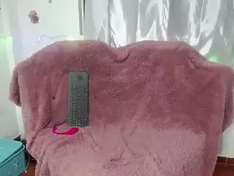 ameliefederline11 online show from 12/30/24, 02:42