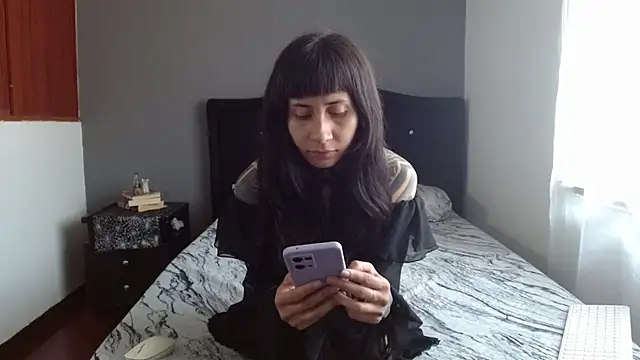 Emilia 1995 online show from 11/09/25, 03:32