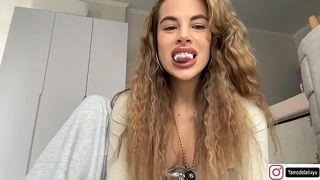 diffgirls2 online show from 09/29/25, 10:09