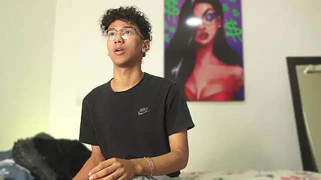 Snapshot of harrytwink18 chatting on 12/05/24, 01:28 harrytwink18 online show from 12/05/24, 01:28