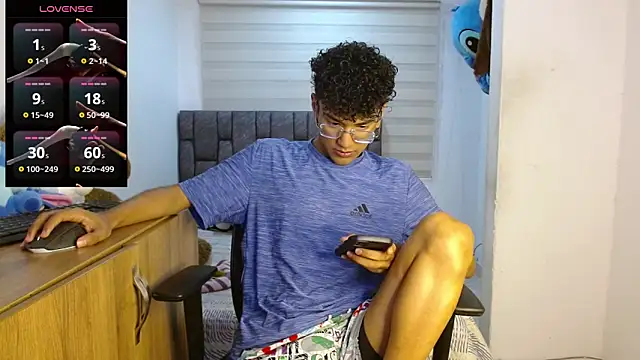 Snapshot of harrytwink18 chatting on 09/09/25, 03:11 harrytwink18 online show from 09/09/25, 03:11