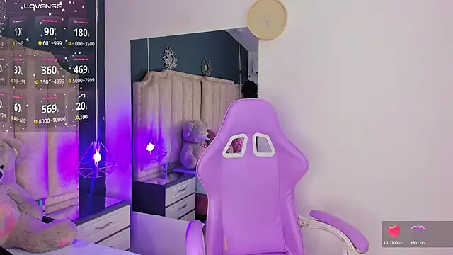 Snapshot of IsabellaBromsS chatting on 02/03/25, 08:35 IsabellaBromsS online show from 02/03/25, 08:35