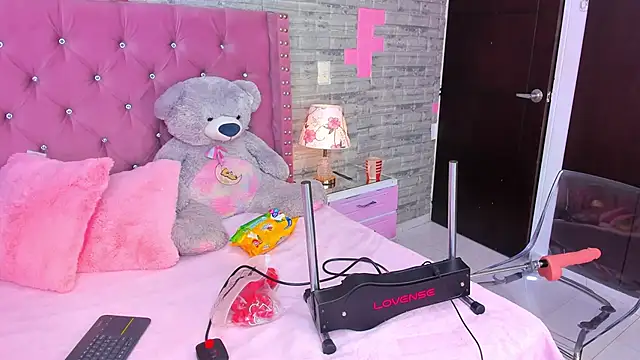 Snapshot of IsabellaBromsS chatting on 02/14/25, 09:21 IsabellaBromsS online show from 02/14/25, 09:21