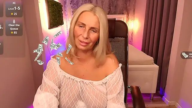 Snapshot of Scarlett_Mai chatting on 09/10/25, 11:10 Scarlett Mai online show from 09/10/25, 11:10