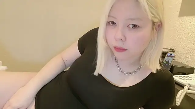 Snapshot of NANAchan_R chatting on 02/04/25, 11:38 NANAchan R online show from 02/04/25, 11:38