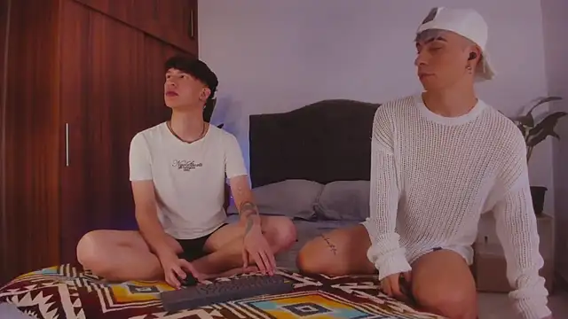 2gays 1Str8 online show from 12/28/24, 09:51