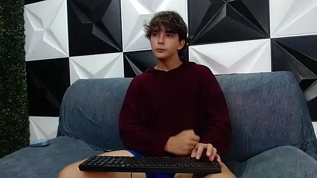 Snapshot of Dani_cumboy chatting on 12/11/24, 01:58 Dani cumboy online show from 12/11/24, 01:58