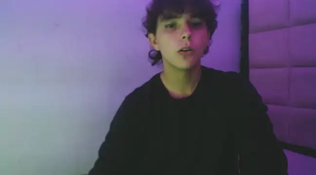 Snapshot of Dani_cumboy chatting on 12/15/24, 02:52 Dani cumboy online show from 12/15/24, 02:52